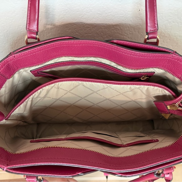 Michael Kors- Mae 100% Leather Tote Bag - Picture 3 of 11